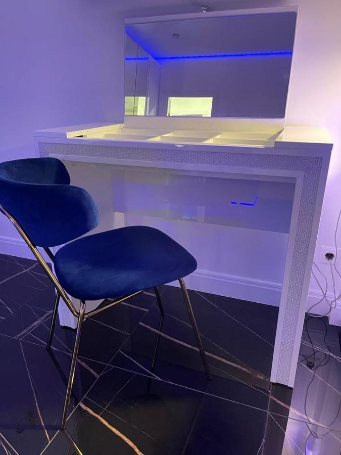1 Room 65M2 Center Of Obolon Near River Side. كييف المظهر الخارجي الصورة